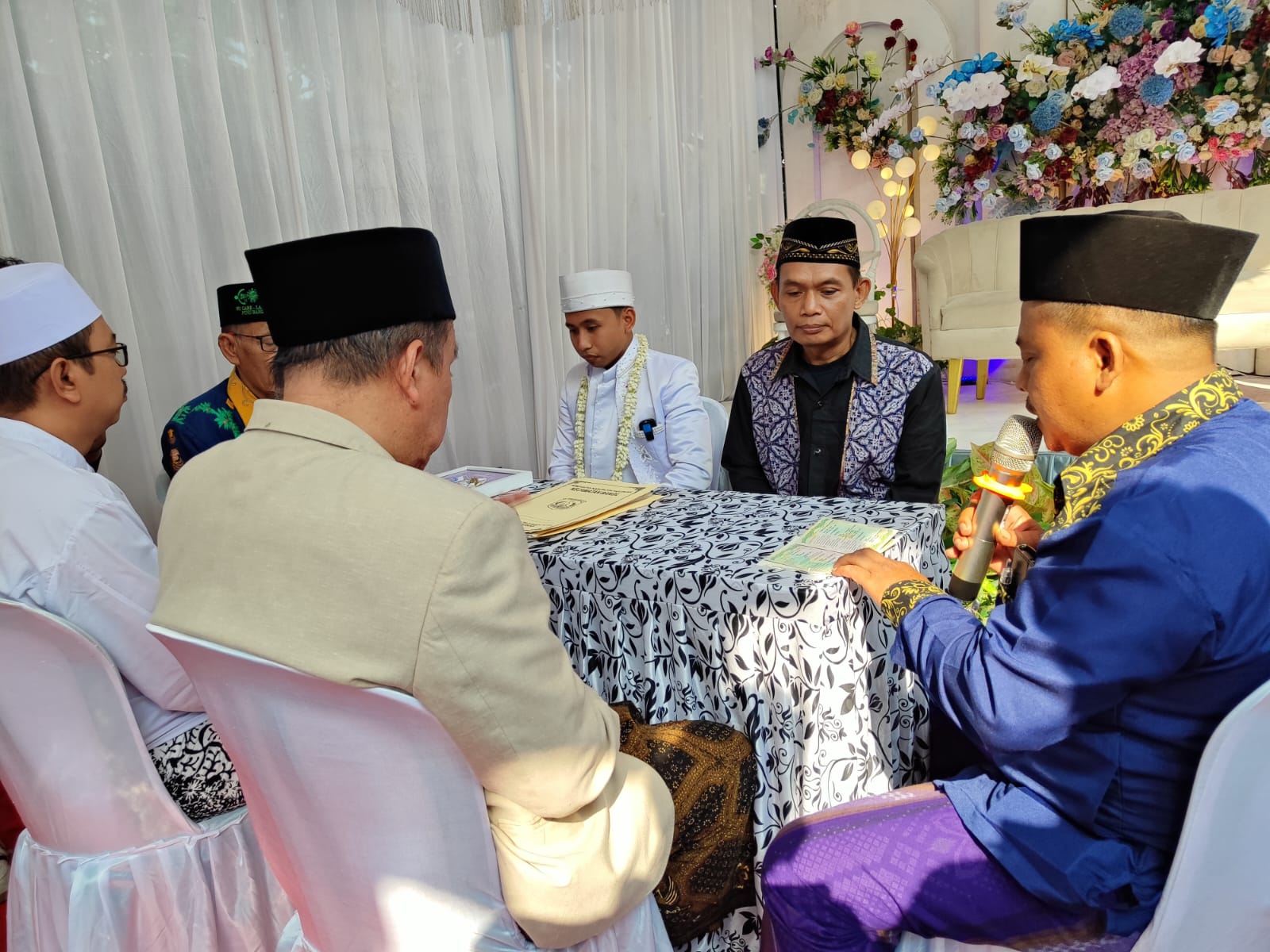 Calon Bupati Pasuruan Gus Mujib Hadiri Pernikahan Putri Muchayat Taufik, Wakil Sekretaris Tanfidz DPC PKB Kabupaten Pasuruan